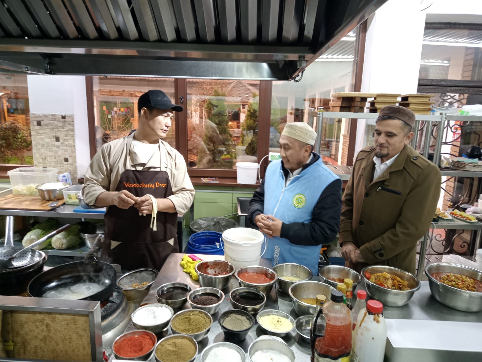 Ұйықтап жатқан әйелді тар есегіне сиғызды